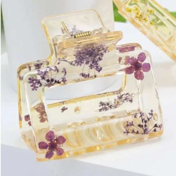 Accessories - ⭐️❤️ FREE Dried Flower Hair Accessory Girly Graphic Artsy Chic Hipster Claw Clip